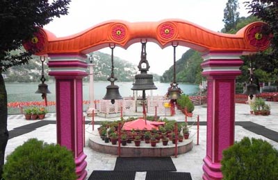 naina-devi-temple3